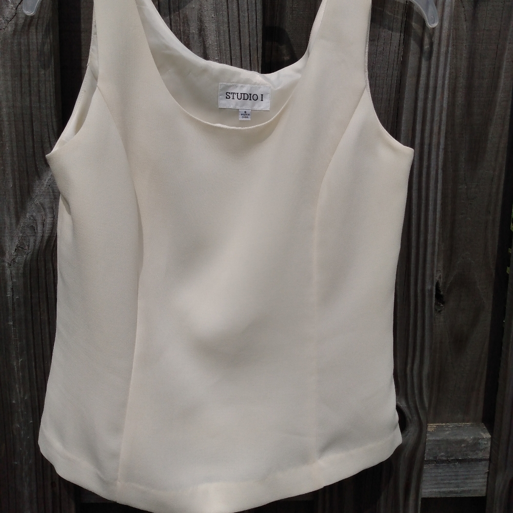 Studio One Cream shell top size 6